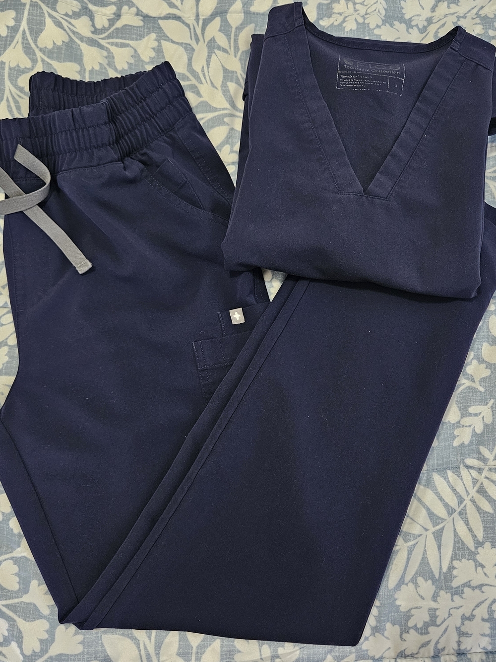 FIGS Navy Medical Scrub Top - FIGS Technical Collection Small
